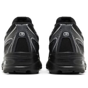 New Balance 740 | Black